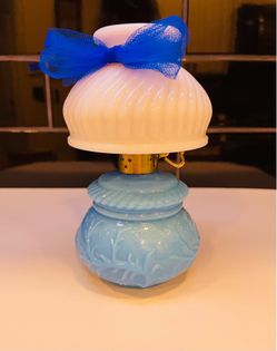 Vintage adorable Avon courting lamp decanter with shade