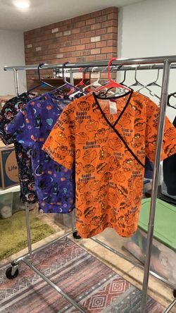 Scrub tops in M.