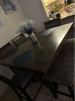 Dining room table