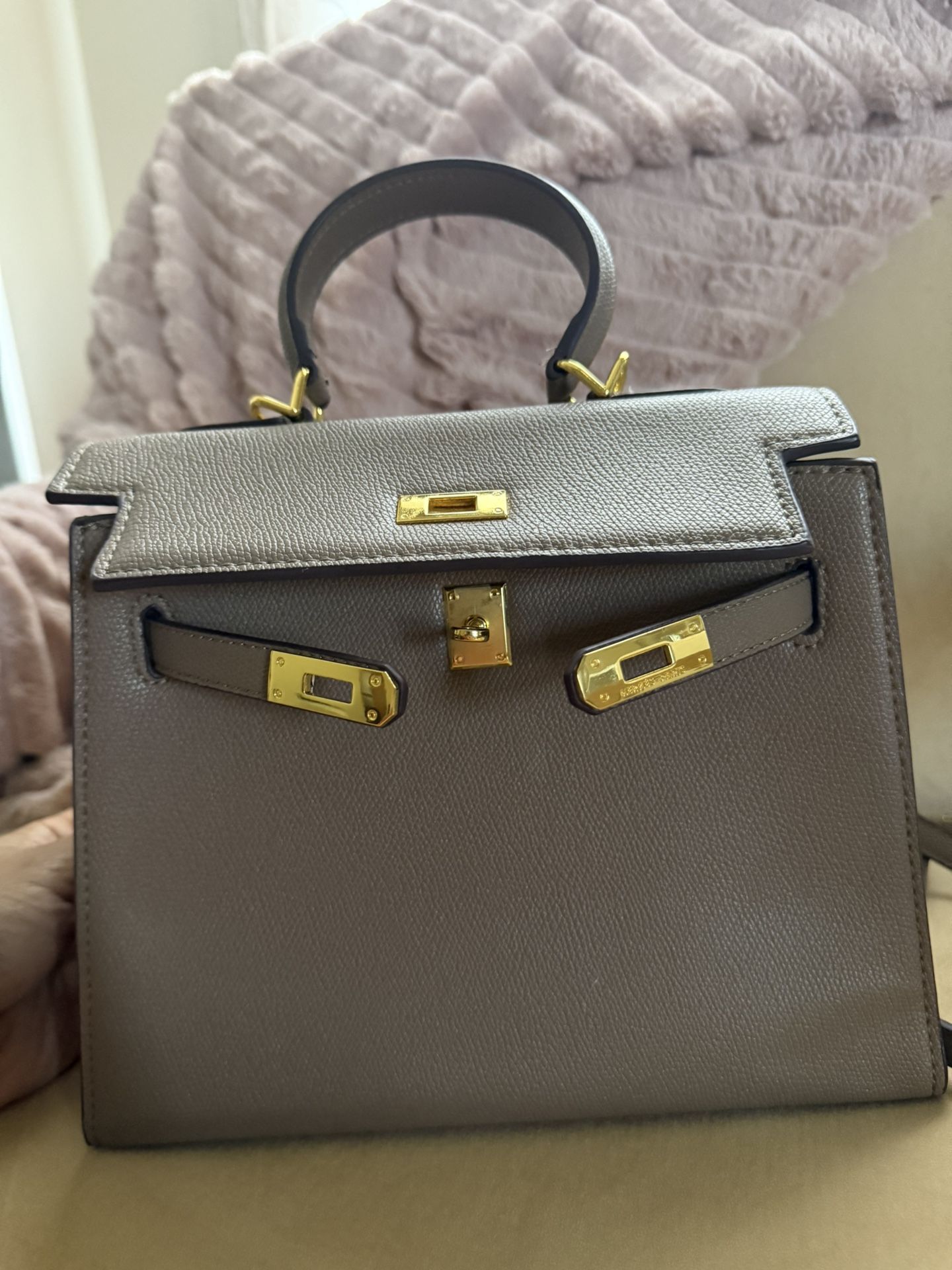 Bag H…..S
