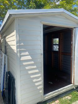 Shed Excellent Condtion/Casita de Patio Excelente Condiciones