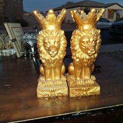 Crown Lion statues 