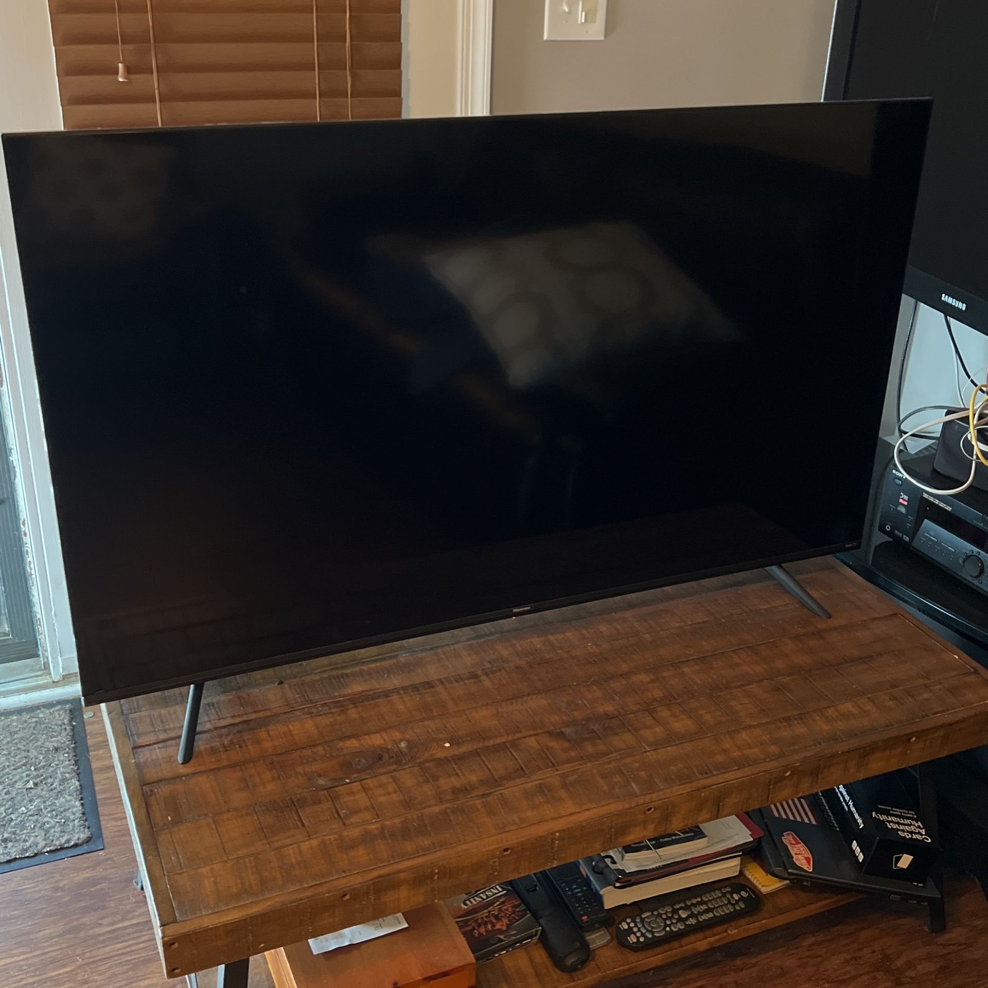 55” Hi Sense Smart TV