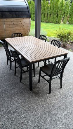 Extendable yard table + chairs