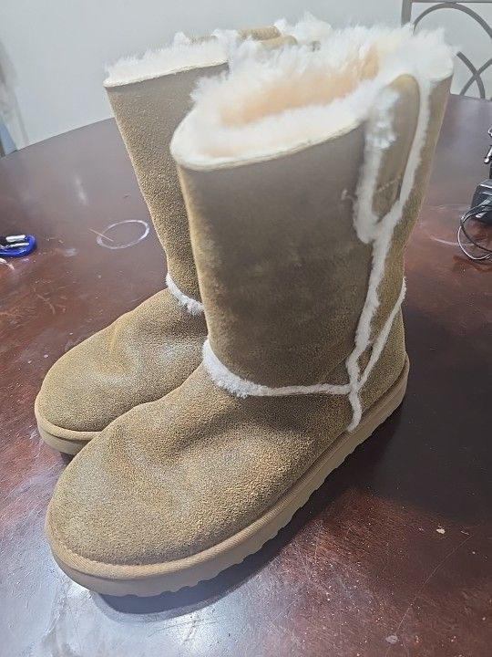 UGG CLASSIC SHORT SPILL SEAM BOMBER CHESTNUT SHEARLING BOOTS US 9 / EU 40