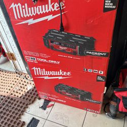 Milwaukee M18 Pack out Speaker 