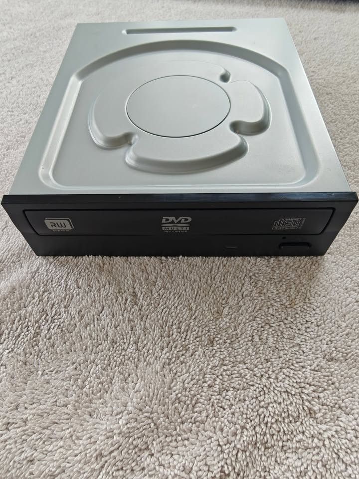 LITE-ON DVD Burner | Super AllWrite 24X SATA DVD+/-RW Dual Layer Drive | Model iHAS124-04