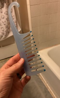 Hanging comb