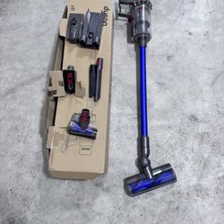 Dyson vaccum cleaner along with attachments