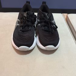 Woman’s ASICS Gel-cumulus 27 Size 8.5