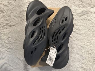 Adidas Yeezy Foam RNR Onyx Sz 11 DS