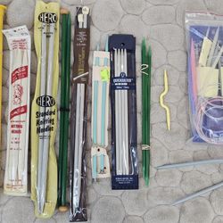 VTG ASSORTED PLASTIC KNITTIG NEEDLES - LOT of 17