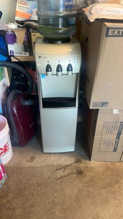 Bottom-load water dispenser