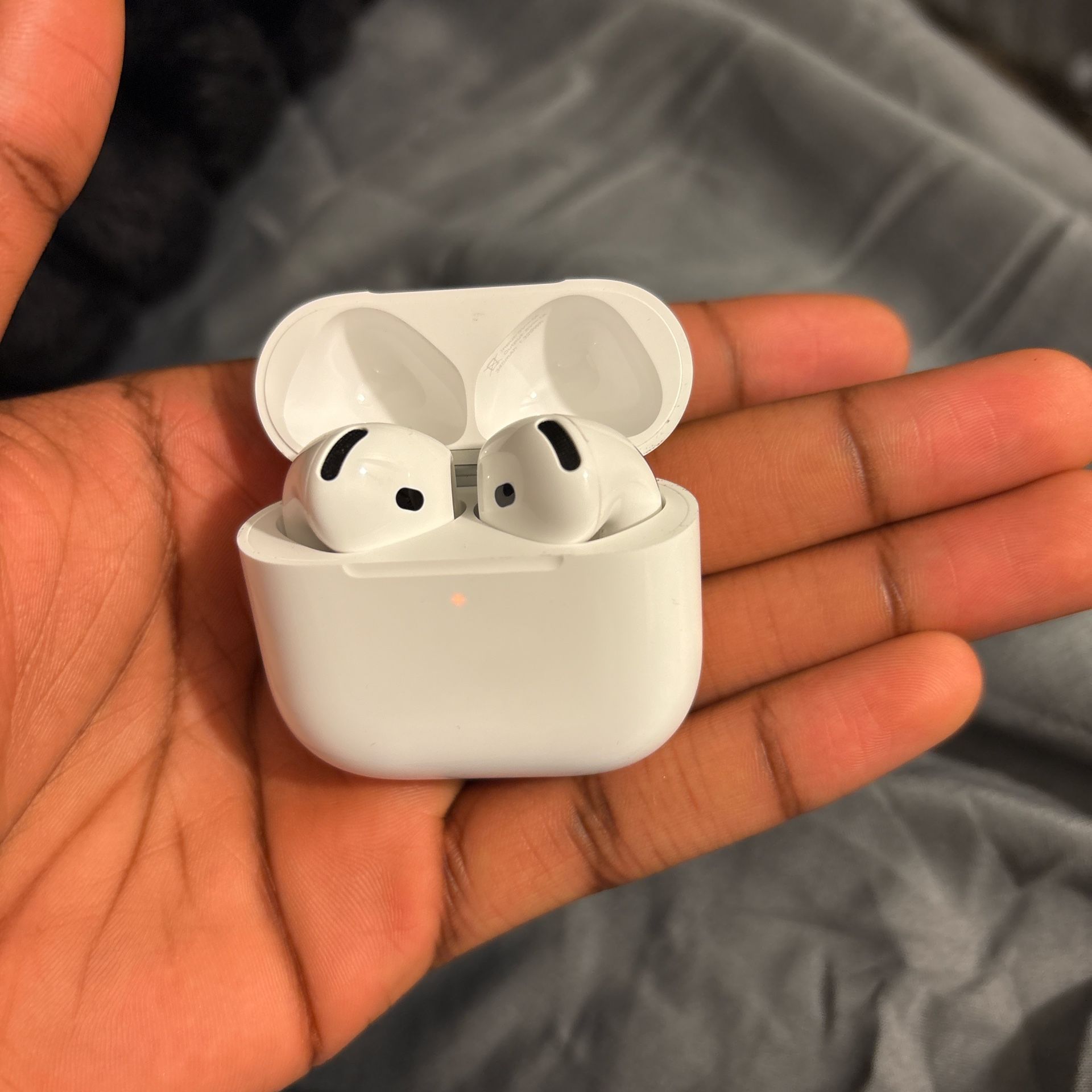 Apple AirPods 4