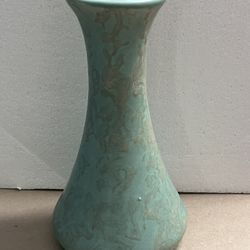 Brush McCoy Art Vellum 1930s Vintage Pottery Matte Green Ceramic Vase 064