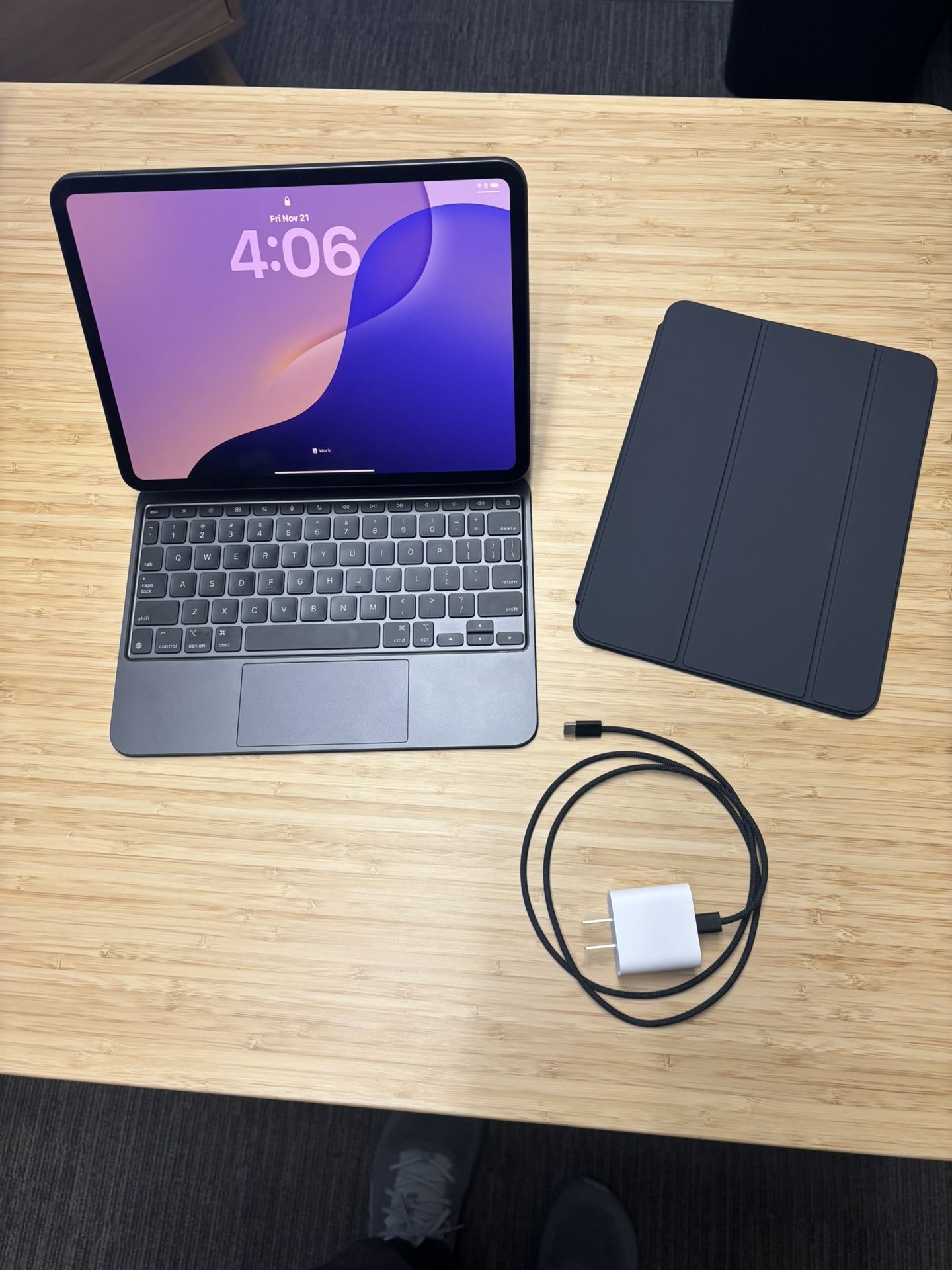 iPad Pro M4 11” + Smart Folio