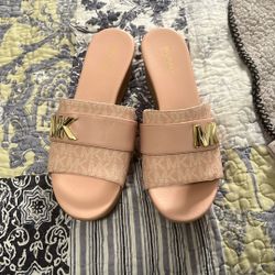 micheal  kors pink slides  size 6