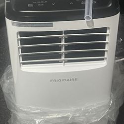 Portable air conditioner 8000 BTU brand new includes all attachments half the cost of buying in a store