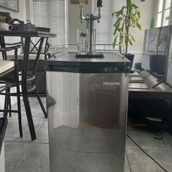 Kegerator - 2 Taps - Kegs and C02 Tank Included 