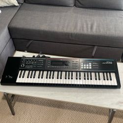 ROLAND JUNO-DS 61 synthesizer Keyboard