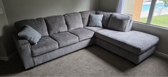 Altari Sleeper Sectional. 🚚WE DELIVER🚚