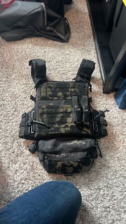 Agelite Plate carrier, level 3+ front plate. with pistol mag holder, and front pouch