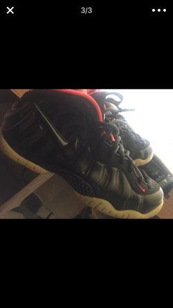 Black yeezy foams for the low 10.5