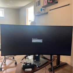 Dell Ultrasharp 37.5” Curved LED Monitor