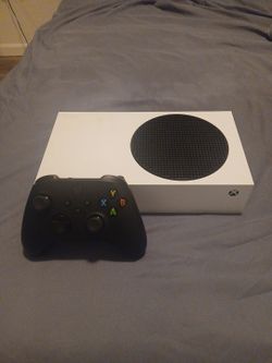 White Xbox Series S Console 512 GB with Controller
