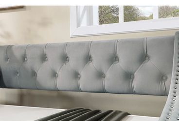 Daybed with trundle and 2 mattresses included