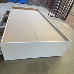 Vendo Cama Usada En Buenas Condiciones Size Twin , Las Medidas Estan En Las Fotos A Qui En La Post Pick Up Only