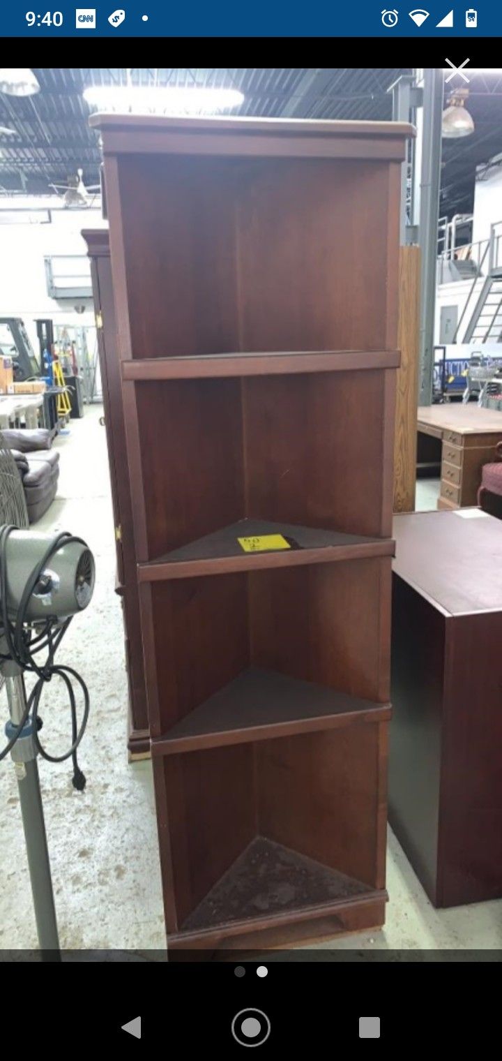 2 Corner Shelves