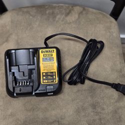 DeWalt DCB107 Battery Charger