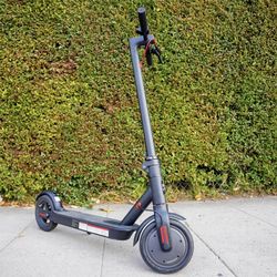 NEW Electric Scooter - 18 mile range / 15.5 mph Top Speed