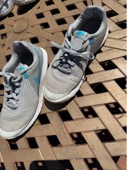 Nike Women’s Running Shoes – Size 7.5 – Light Gray