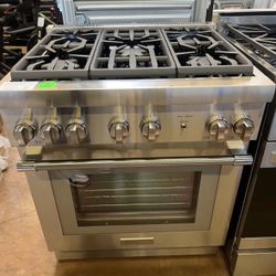 Thermador 30" Freestanding 4.6 Cu Ft Gas Range, 5 Sealed burners, Convection Oven, Sabbath Mode