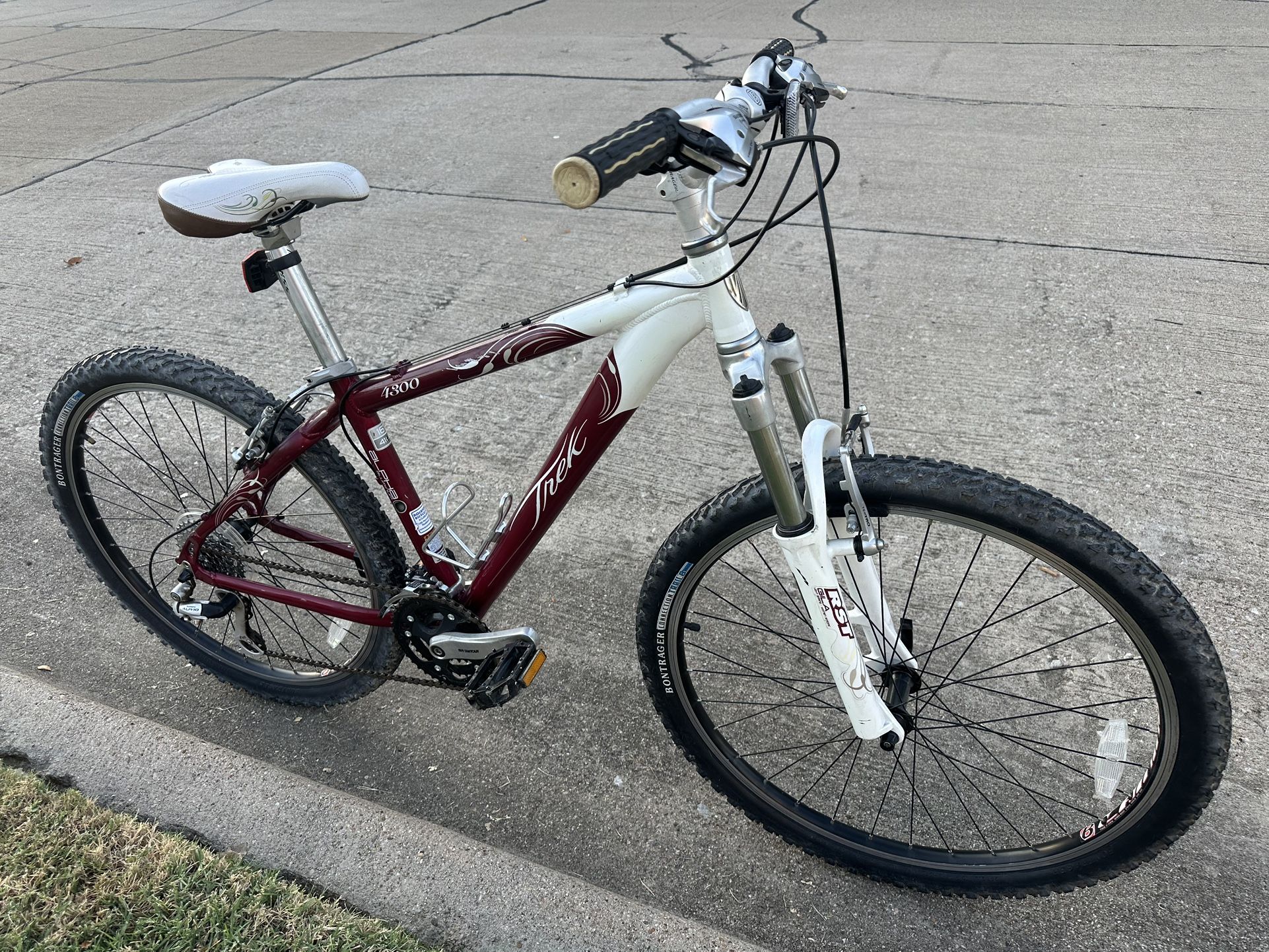 Trek Adult Lightweight Aluminum Frame 24–speed 26-inch Wheels Trek