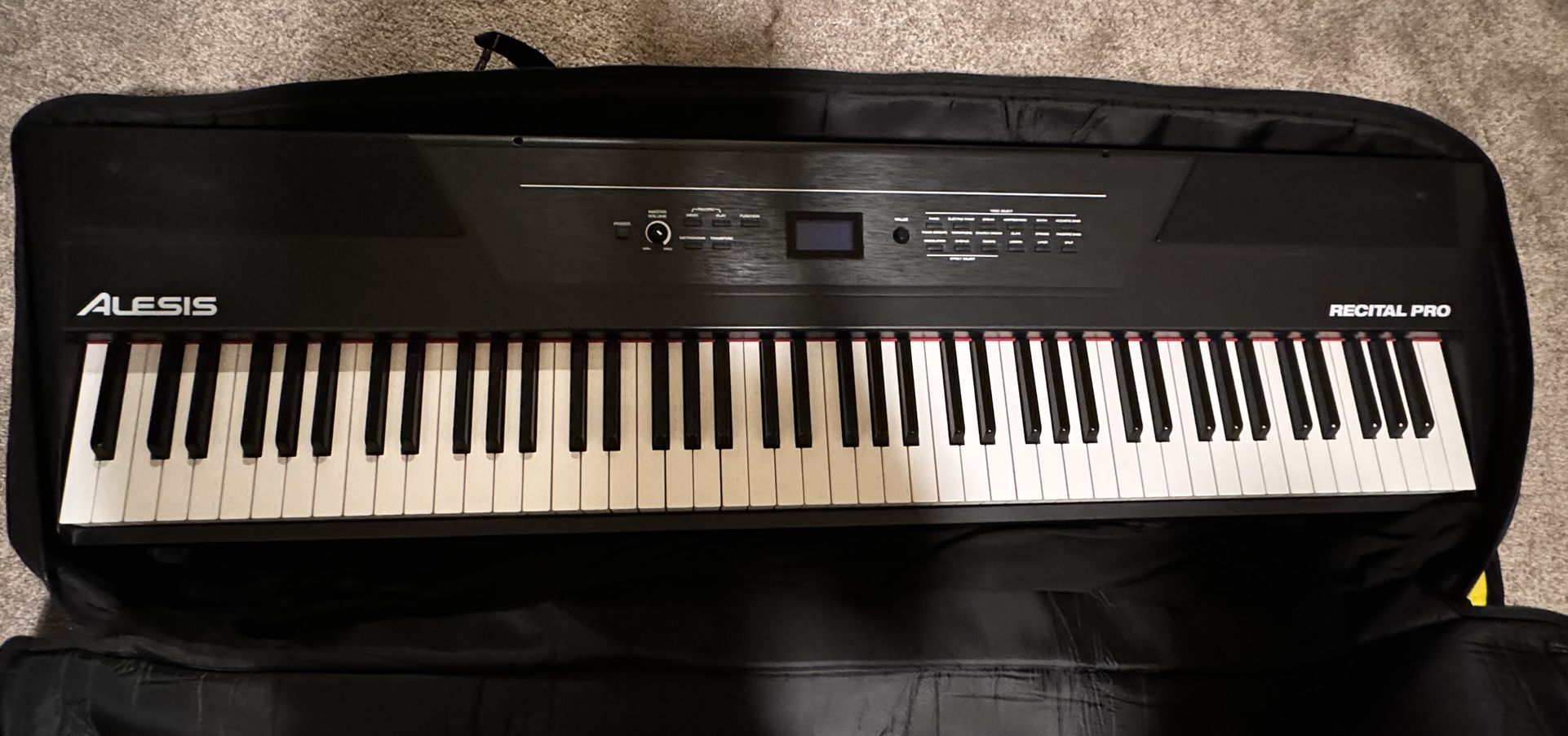 ALESIS Recital Pro 88-Key Black , ROADRUNNER 88-key case included