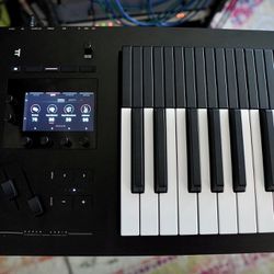 Expressive E Osmose Keyboard Synthesizer