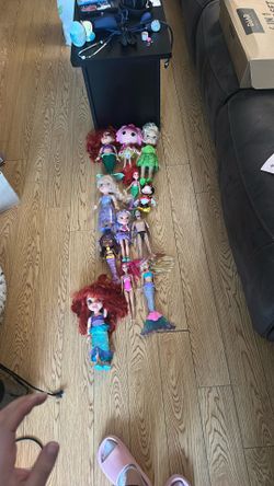 Variety Of Dolls, Mostly Disney