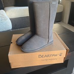 Gray Bear Paw Boots Size 9 Women’s
