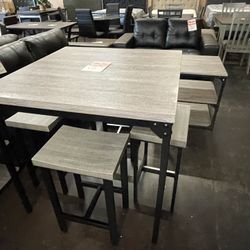 Square Shape  Counter Height Table With 4 Stools 