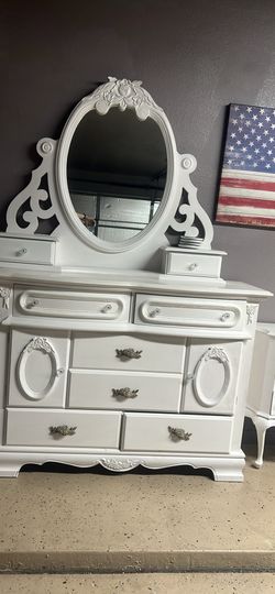 Dresser with 2 nights