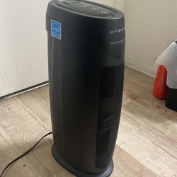 Germ guardian air purifier with UV light