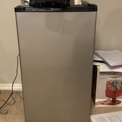 Frigidaire Mini Fridge With Shelves And Freezer 