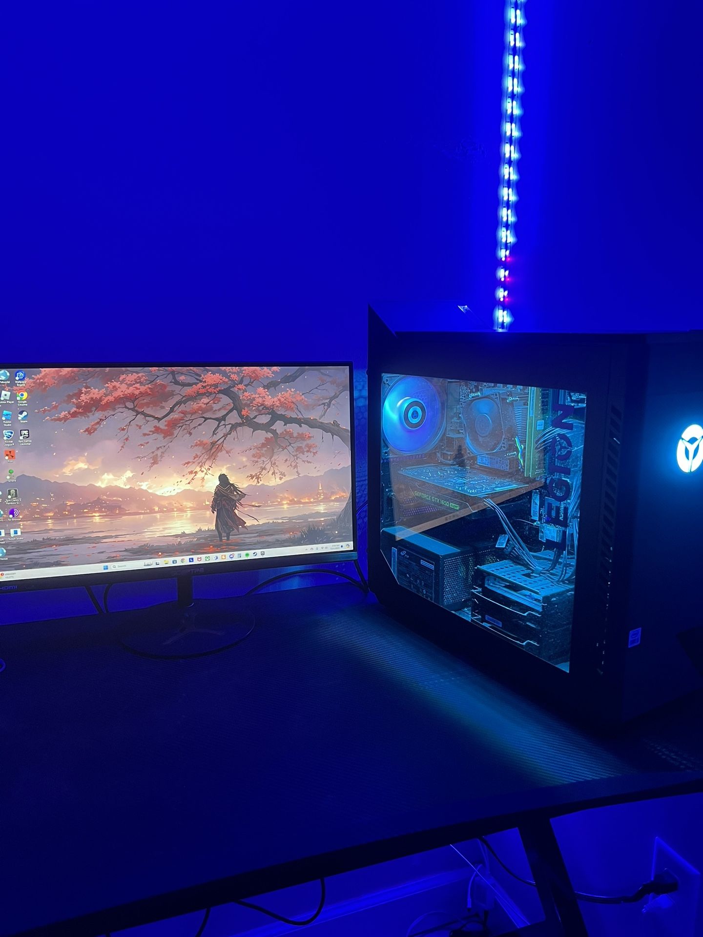 Lenovo Legion T5 28IMB05 gaming pc and monitor