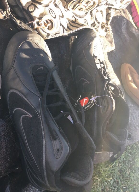 Baseball shoes