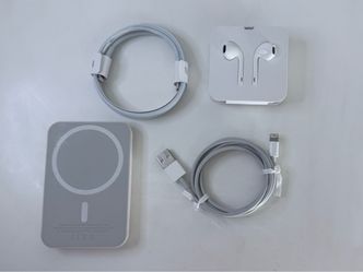Apple Accessories – 4 Pieces