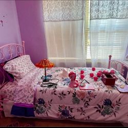 Girl’s Twin Bed Frame And Mattresses 