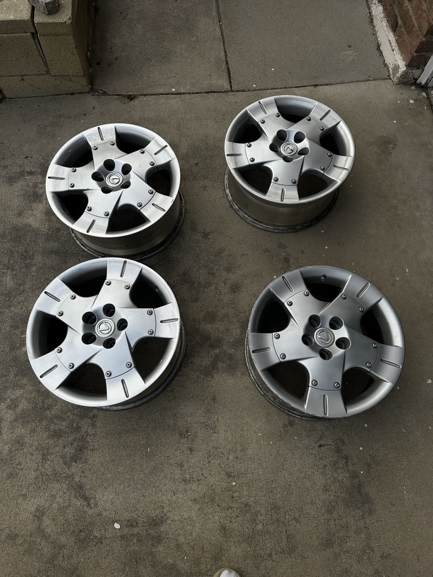 18 in Lexus SC430 Pie Plates wheels